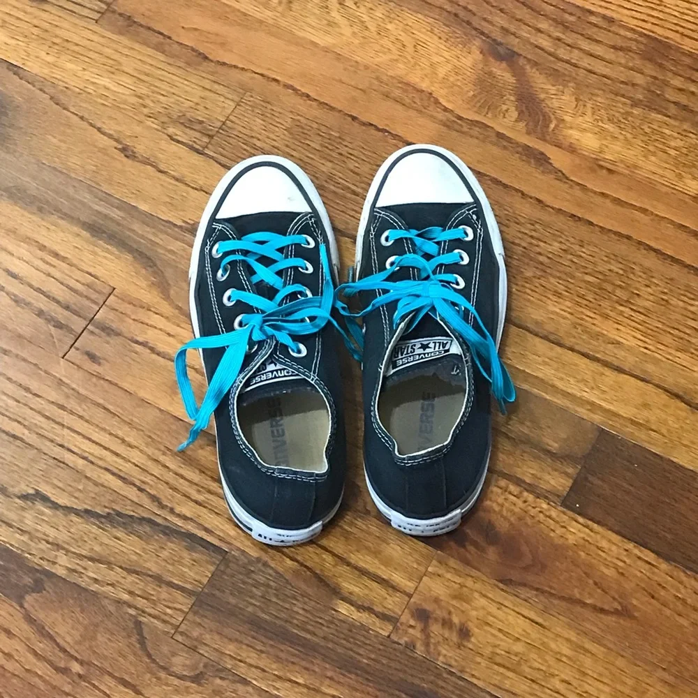 Converse All Stars Fashion Sneakers Shoes Boys Size 4 Girls Size 6 Smoke Free